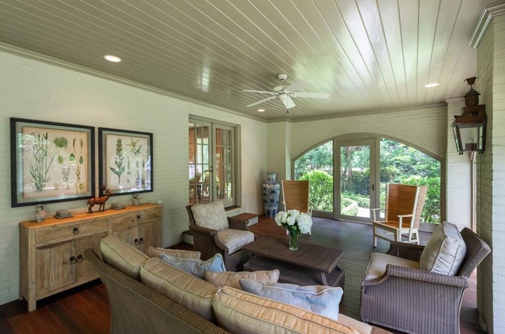 2841 Vernon Rd, Atlanta GA  30305-2934 exterior