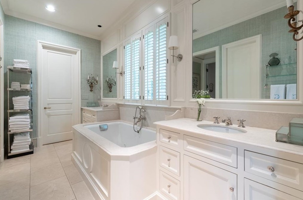 2841 Vernon Rd, Atlanta GA  30305-2934 exterior