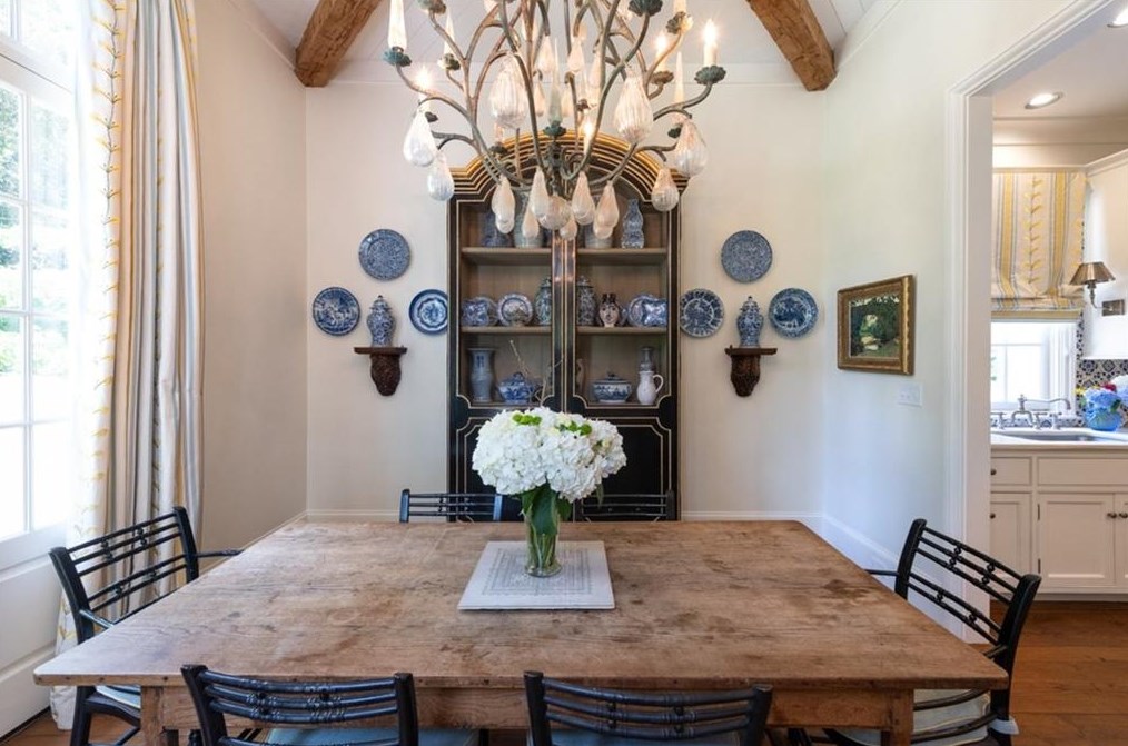 2841 Vernon Rd, Atlanta GA  30305-2934 exterior