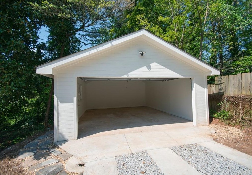 3145 Pinehill Dr, Decatur GA  30032-2801 exterior