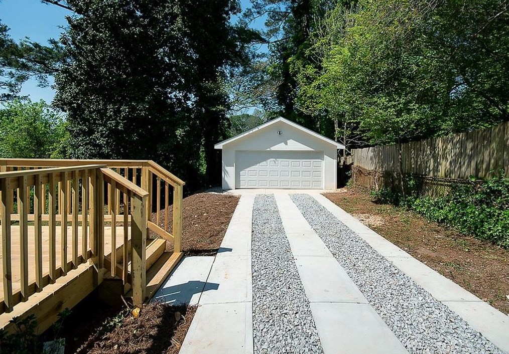 3145 Pinehill Dr, Decatur GA  30032-2801 exterior