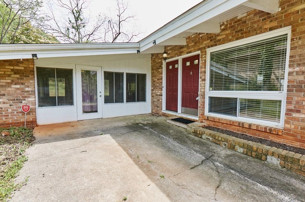 2428 Parkland Dr, Decatur GA  30032-6236 exterior