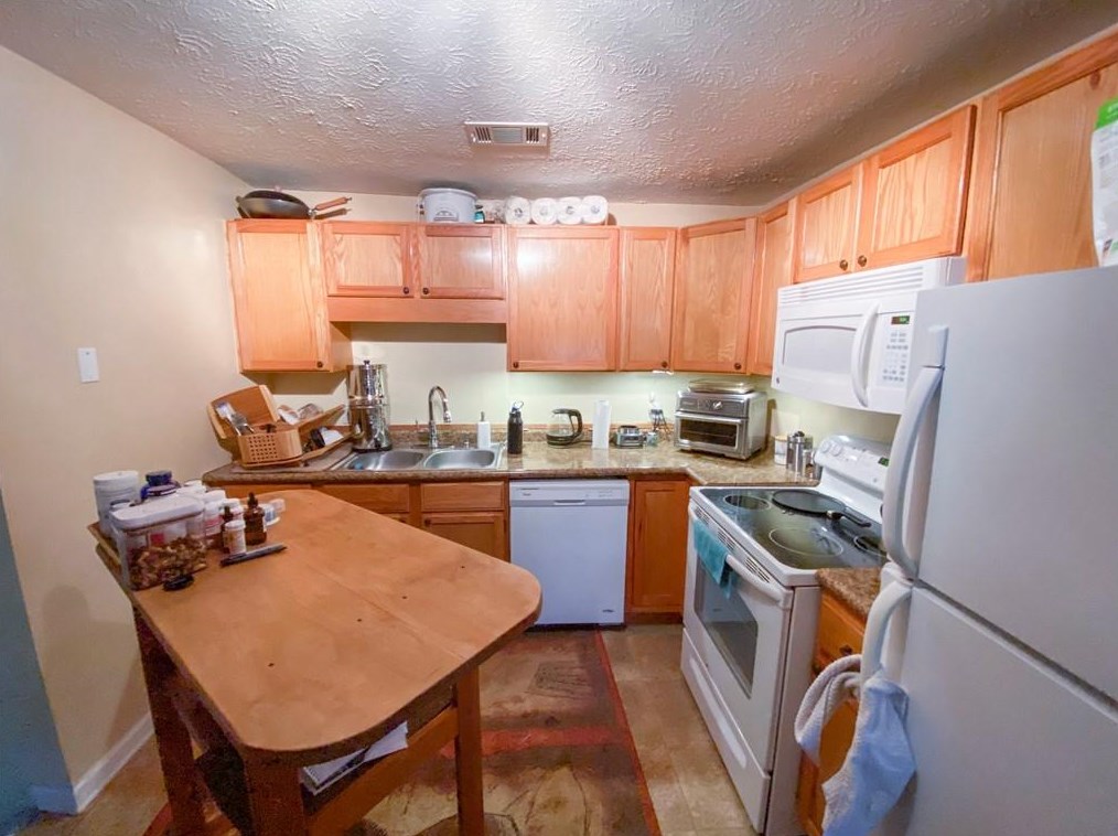 2823 Joyce Ave, Decatur GA  30032-4323 exterior