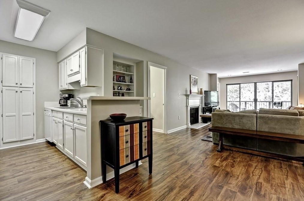 4211 Pine Heights Dr, Atlanta GA  30324-2849 exterior
