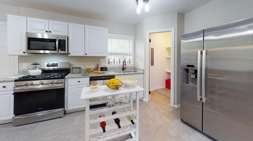 1530 Woodland Cir, Atlanta GA  30316-3160 exterior