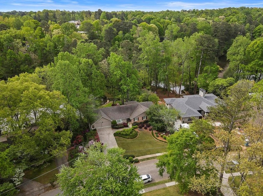 1401 Ragley Hall Rd, Atlanta GA  30319-2517 exterior