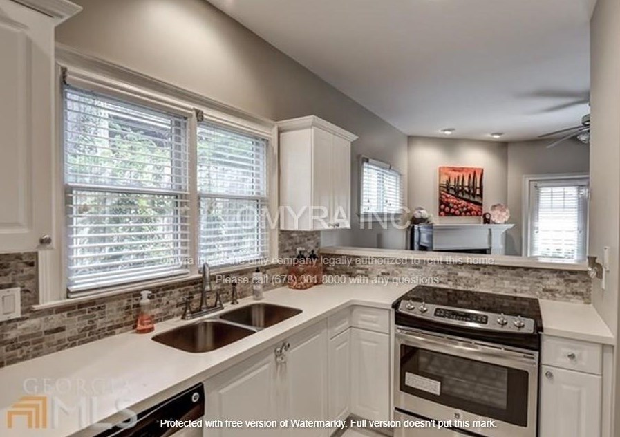 100 Glenlake Commons Dr, Decatur GA  30030-1583 exterior