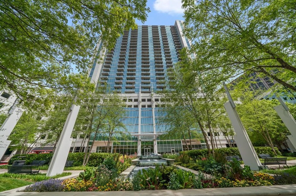 3324 Peachtree Rd, Atlanta GA  30326-1001 exterior