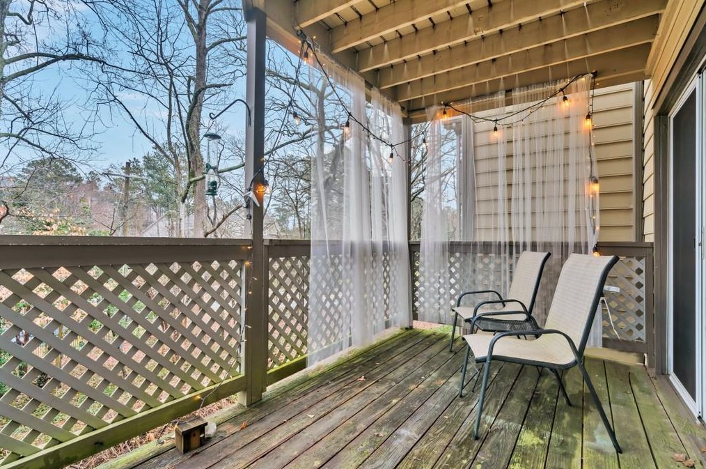 1230 Weatherstone Dr, Atlanta GA  30324-4644 exterior