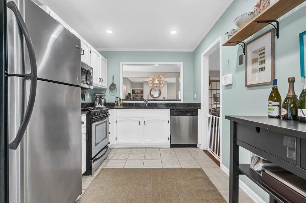 1230 Weatherstone Dr, Atlanta GA  30324-4644 exterior