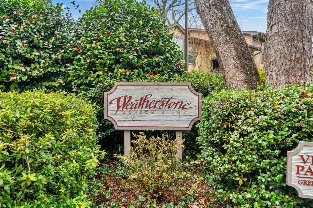 1230 Weatherstone Dr, Atlanta GA  30324-4644 exterior