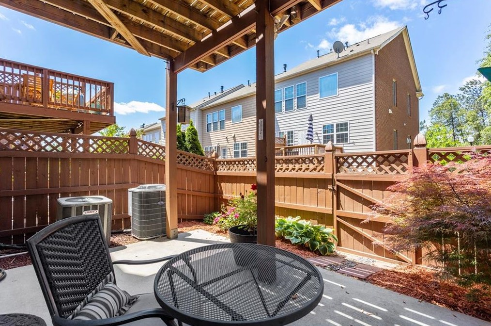 5024 Ridgemont Walk, Atlanta GA  exterior