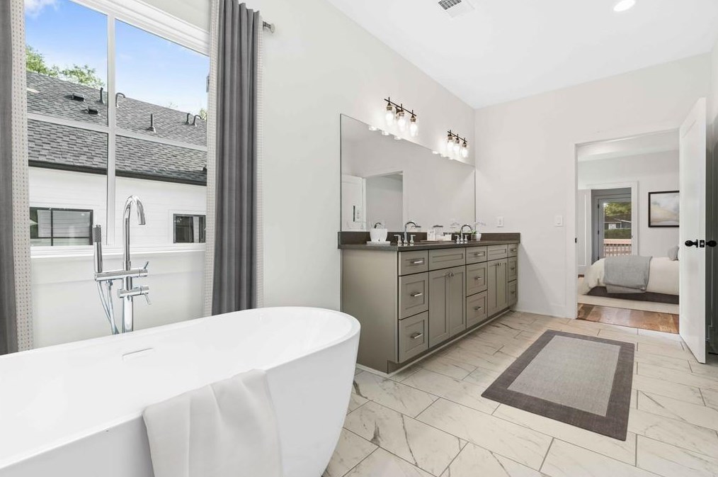 121 Mead Rd, Decatur GA  30030-3621 exterior