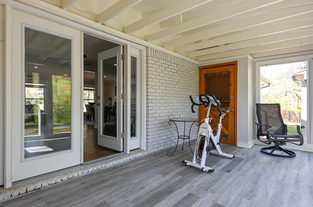 4308 Lake Laurel Dr, Smyrna GA  30082-4311 exterior