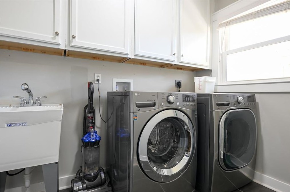 4308 Lake Laurel Dr, Smyrna GA  30082-4311 exterior