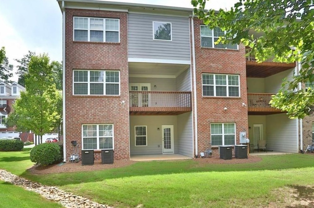 12820 Doe Dr, Alpharetta GA  30004-8990 exterior