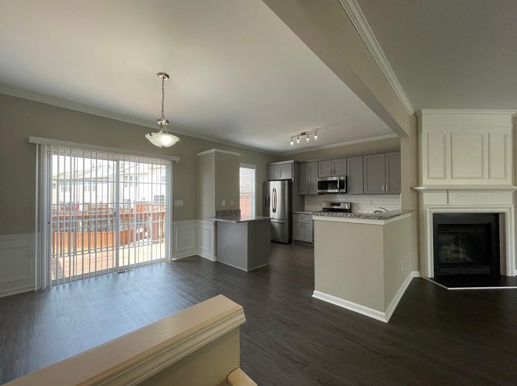 4022 Edgecomb Dr, Roswell GA  30075-6761 exterior