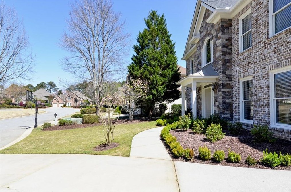 310 Windsor Gate Cv, Atlanta GA  30342-2864 exterior