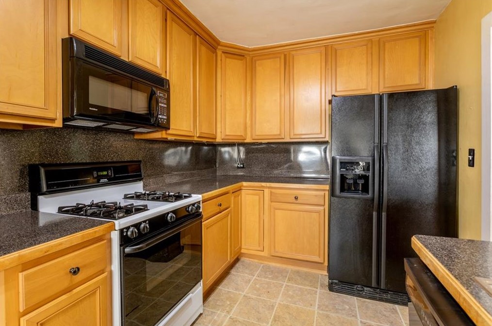 643 Sycamore Dr, Decatur GA  30030-2750 exterior