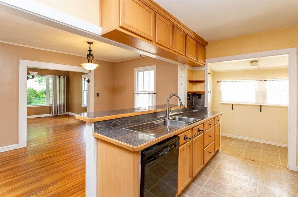 643 Sycamore Dr, Decatur GA  30030-2750 exterior