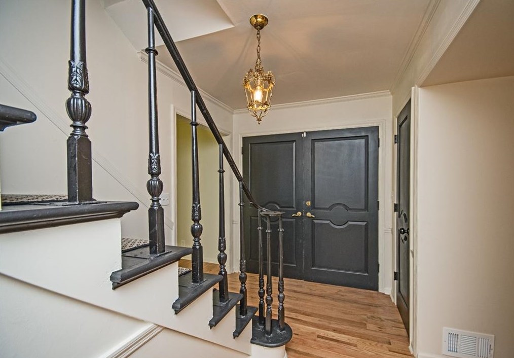 4570 Orkney Ln, Atlanta GA  30331-7438 exterior