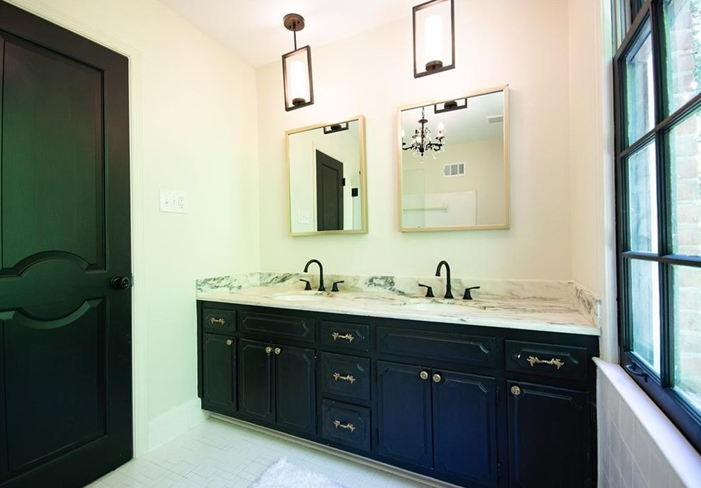 4570 Orkney Ln, Atlanta GA  30331-7438 exterior