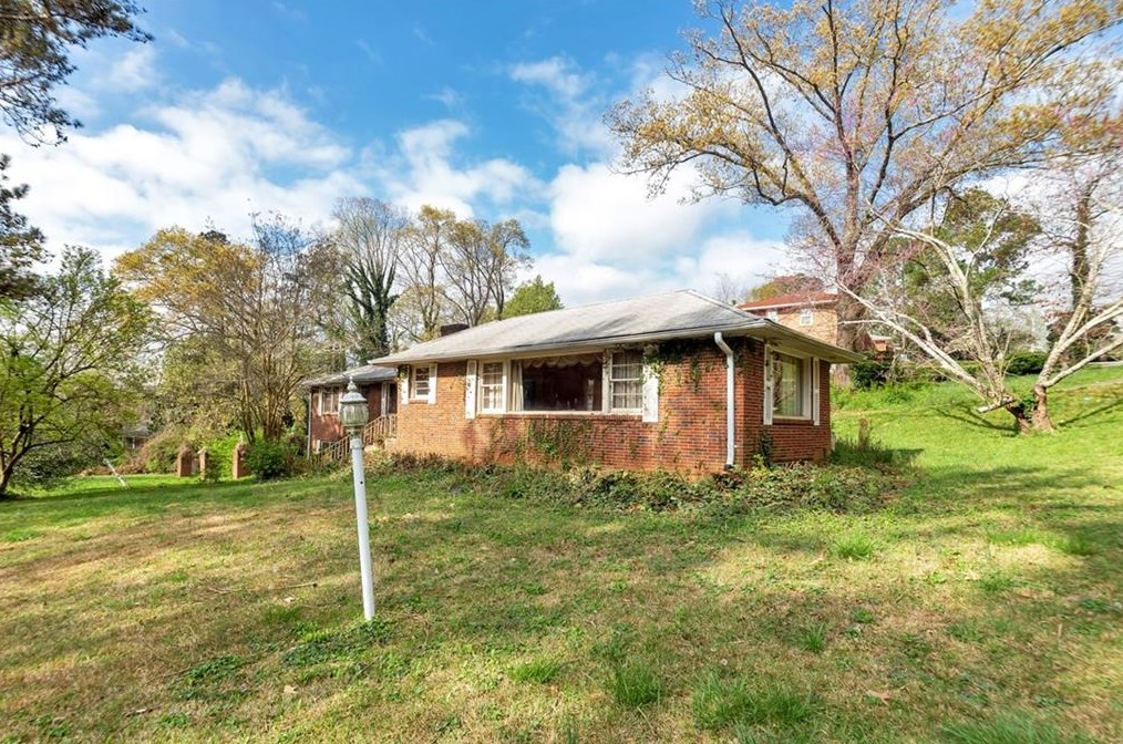 896 Woodmere Dr, Atlanta GA  30318-6002 exterior