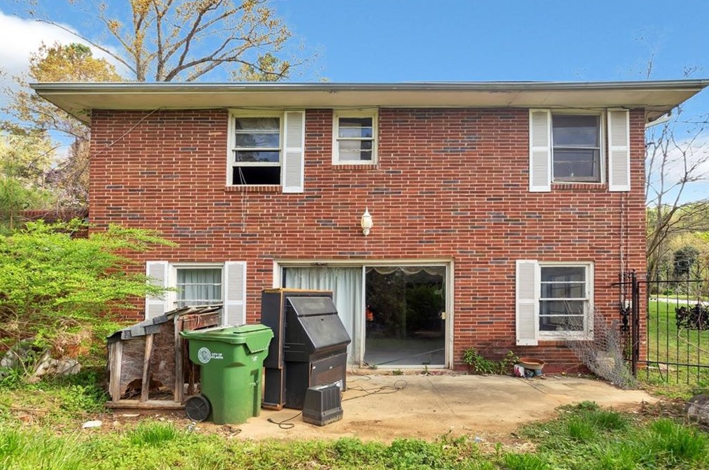 896 Woodmere Dr, Atlanta GA  30318-6002 exterior