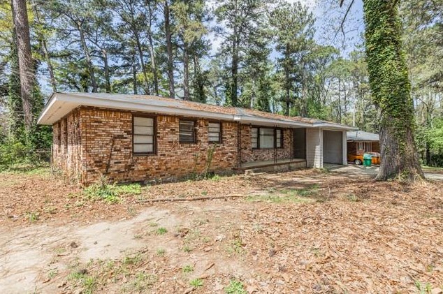 1381 Ruth Pl, Decatur GA  30035-1128 exterior