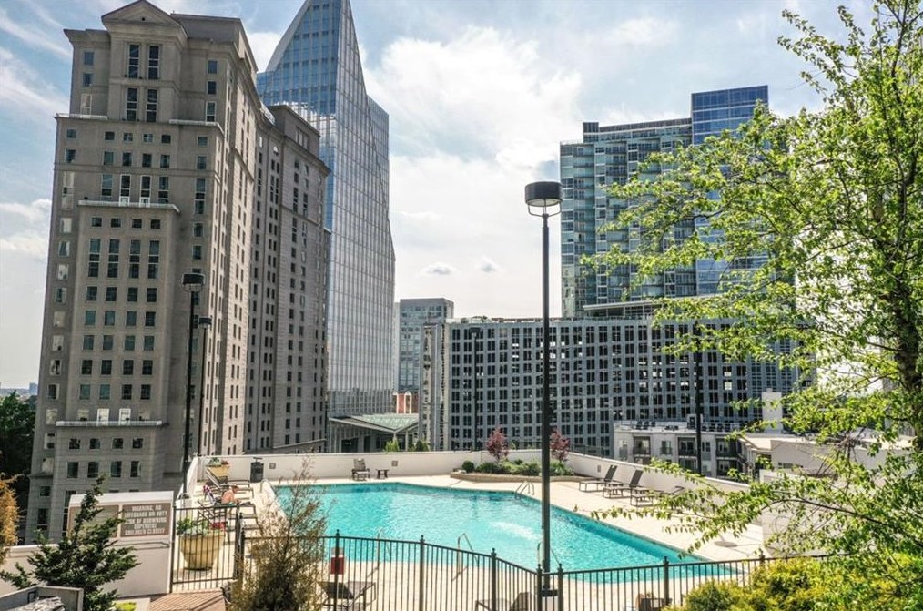 3324 Peachtree Rd, Atlanta GA  30326-1001 exterior