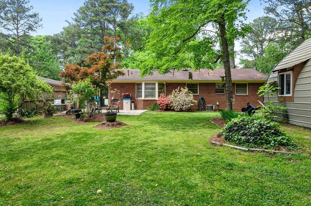 3075 Leafwood Dr, Decatur GA  30033-4408 exterior