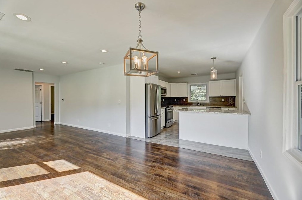 1893 Winthrop Dr, Atlanta GA  30331-1713 exterior