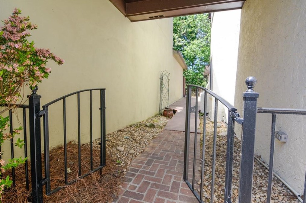 2310 Goodwood Blvd, Smyrna GA  30080-8207 exterior