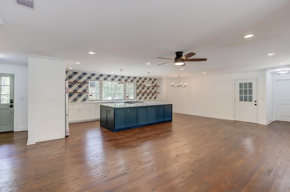 1093 Lakeshore Dr, Gainesville GA  30501-2716 exterior