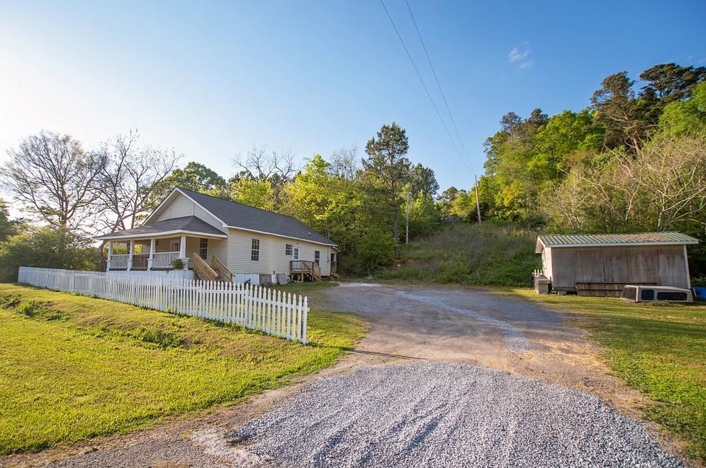 4952 Fairmount Hwy, Calhoun GA  30701-3713 exterior