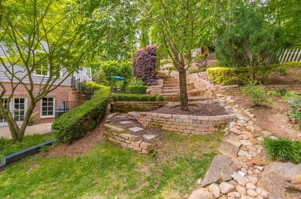 205 Worth Dr, Atlanta GA  30327-3443 exterior