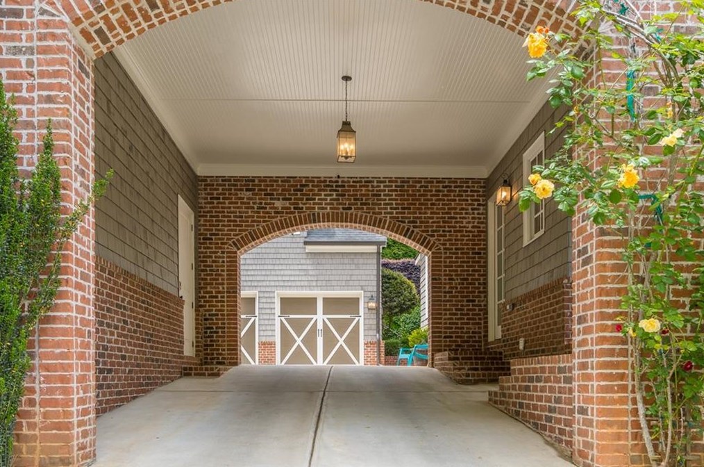 205 Worth Dr, Atlanta GA  30327-3443 exterior