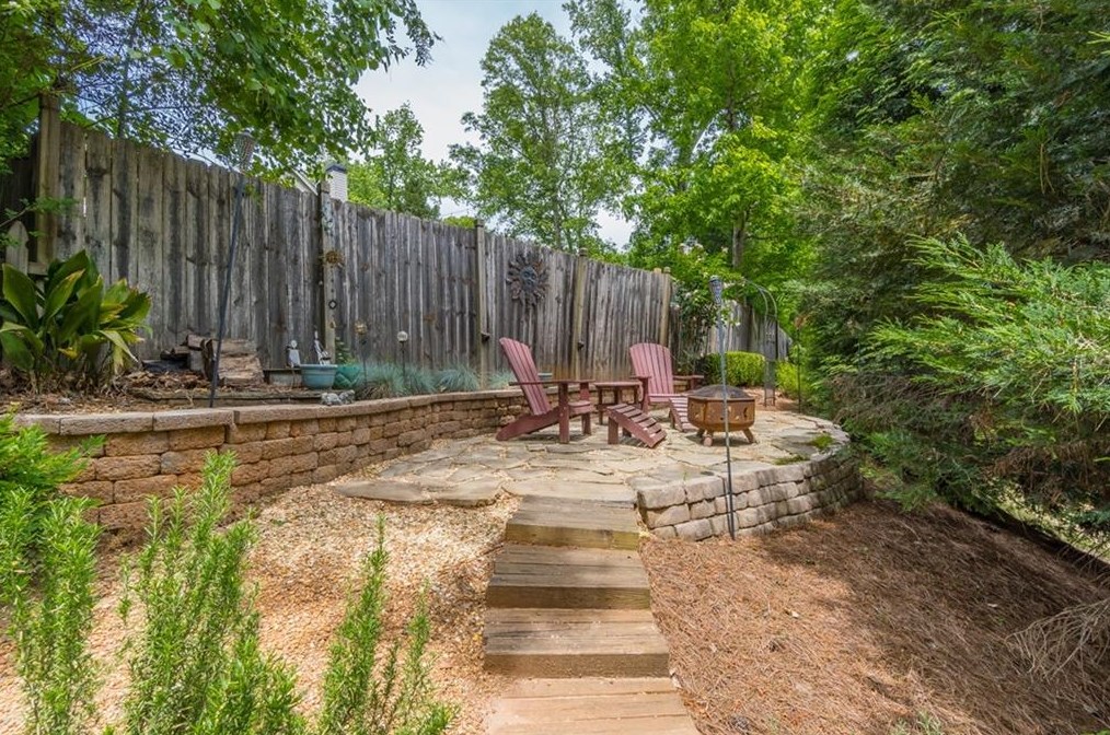 205 Worth Dr, Atlanta GA  30327-3443 exterior