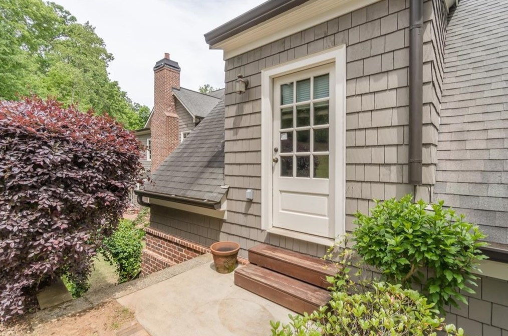 205 Worth Dr, Atlanta GA  30327-3443 exterior