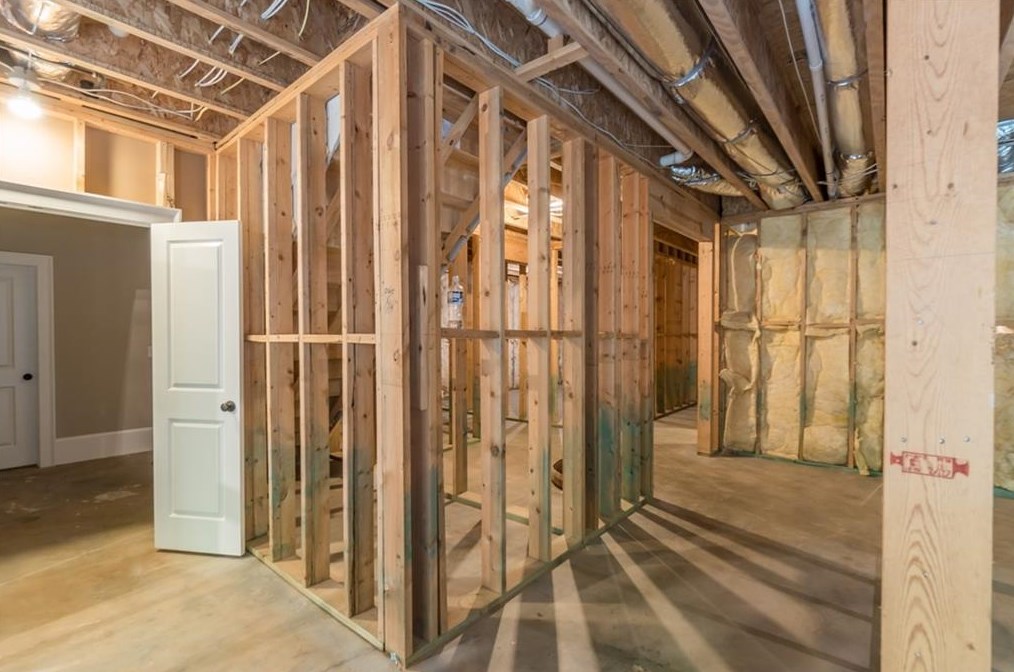 205 Worth Dr, Atlanta GA  30327-3443 exterior