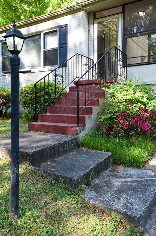 680 Medlock Rd, Decatur GA  30033-5536 exterior