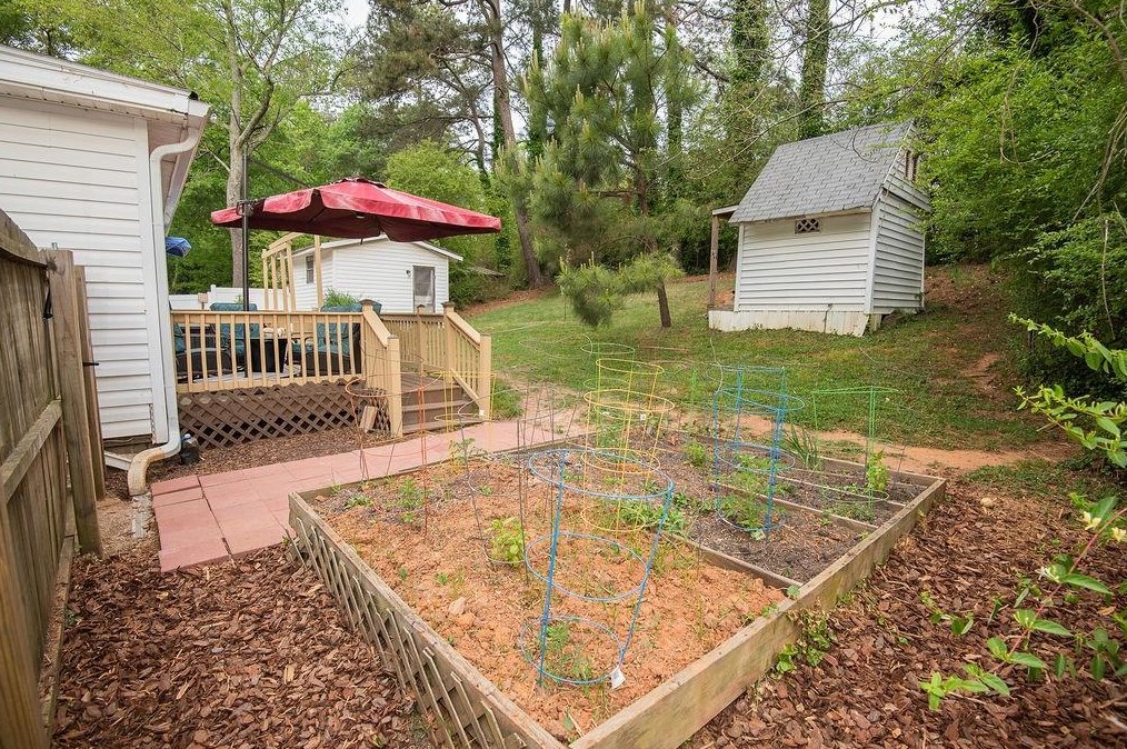 3130 Brook Dr, Decatur GA  30033-3912 exterior