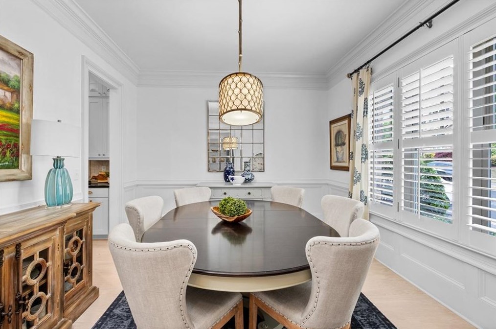 305 Valley Brook Way, Atlanta GA  30342-3378 exterior