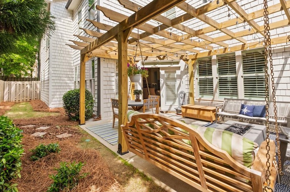 305 Valley Brook Way, Atlanta GA  30342-3378 exterior