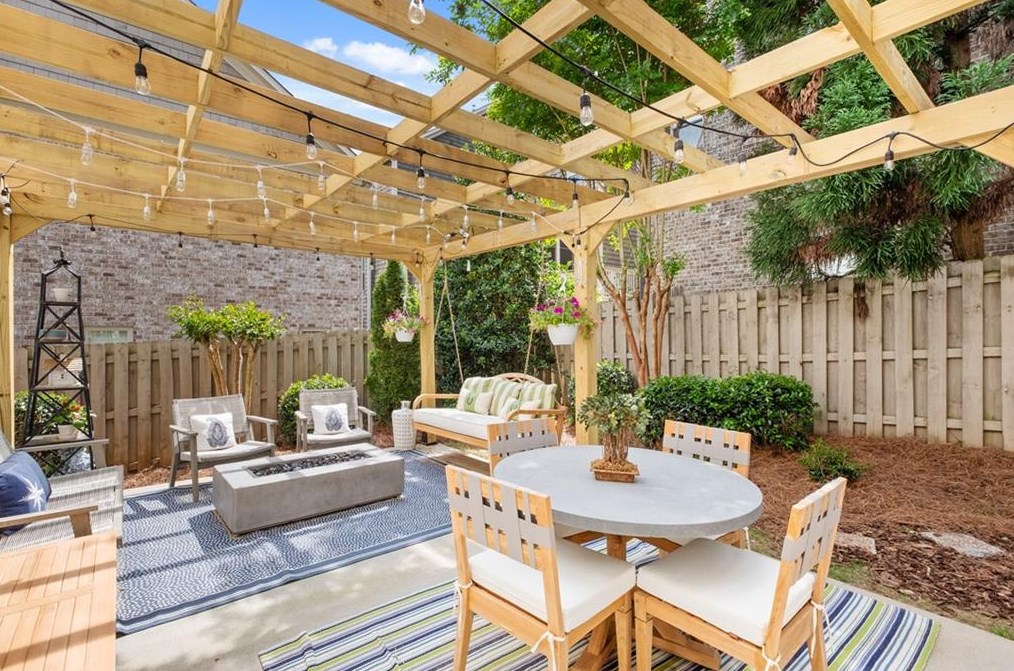 305 Valley Brook Way, Atlanta GA  30342-3378 exterior