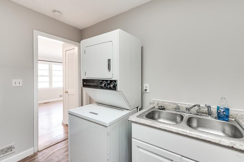 3153 Bobolink Dr, Decatur GA  30032-3705 exterior