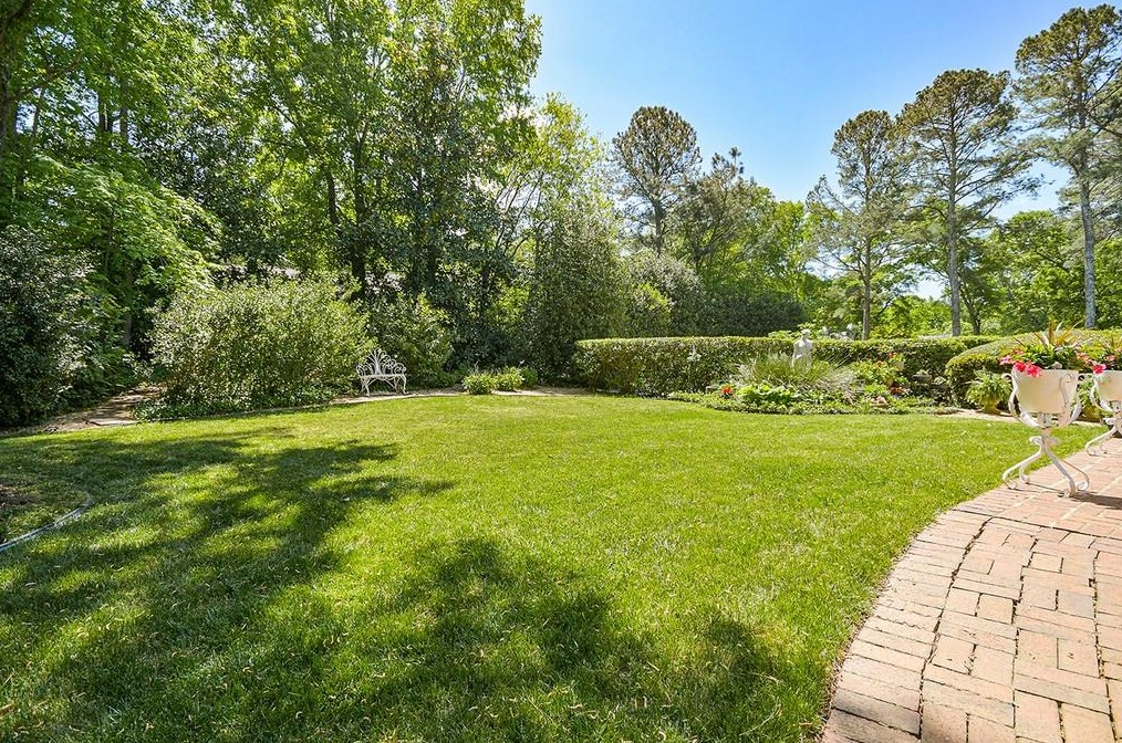 6540 River Chase Cir, Atlanta GA  30328-3553 exterior