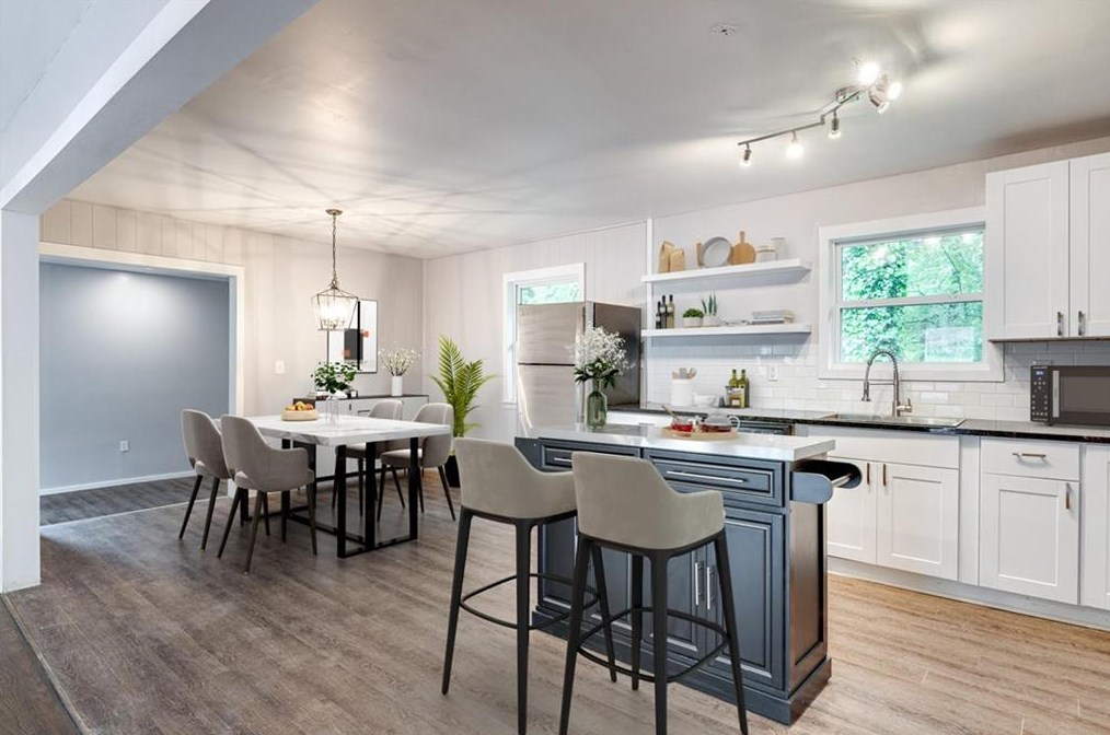 811 Cinderella Way, Decatur GA  30033-5834 exterior