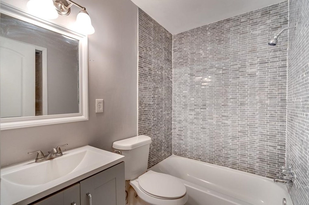 811 Cinderella Way, Decatur GA  30033-5834 exterior