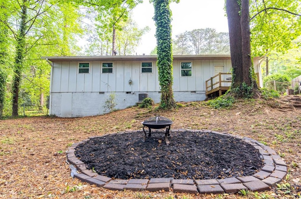 811 Cinderella Way, Decatur GA  30033-5834 exterior